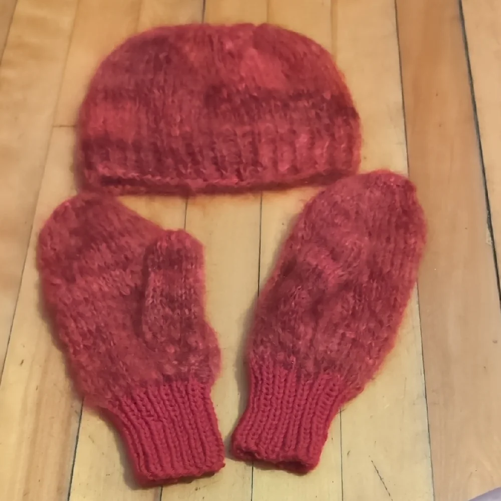 Mohair Cranberry Knit Hat and Mittens Set. Home Made - Picture 1 of 1